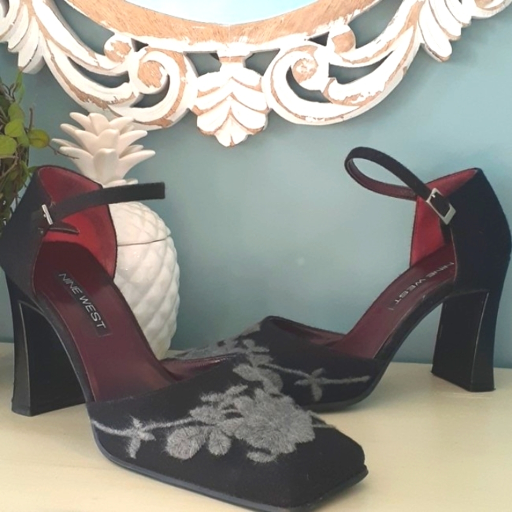 % Fun black flannel embroidered Nine West heels